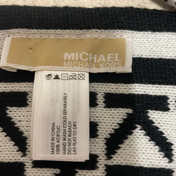 Michael Kors MK Scarf - Picture 3 of 4